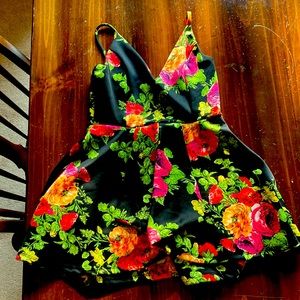 Womens Romper size small.   Like new